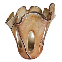 Foto de um(a) Vaso Decorativo Murano, da categoria de Vasos. Lindo vaso em estilo Murano, perfeito para quem busca sofisticação e requinte. Vendido no marketplace Trésors.