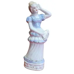 Foto de um(a) Biscuit Figura Feminina em Porcelana, da categoria de Modelos e estatuetas. Magnífica figura feminina em porcelana biscuit, caracterizada pelo acabamento fosco e toque aveludado que realça a riqueza... Vendido no marketplace Trésors.