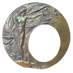 Foto de um(a) Porta-Retrato de Bronze: Elegância Atemporal, da categoria de Porta retratos. Diferente das molduras comuns, o porta-retrato de bronze é uma peça de alta durabilidade e peso, que traz um ar de... Vendido no marketplace Trésors.