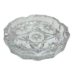Foto de um(a) Cinzeiro Cristal Estrela, da categoria de Cinzeiros. O ápice da elegância funcional. Este cinzeiro é esculpido em cristal de alta transparência, apresentando lapidações... Vendido no marketplace Trésors.