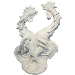 Foto de um(a) Briga de Galos – Cerâmica Craquelê, da categoria de Escultura. Uma peça de força e dinamismo extraordinários. Esta escultura em cerâmica representa a clássica "Briga de Galos",... Vendido no marketplace Trésors.
