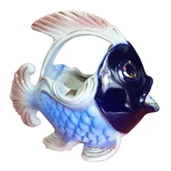 Foto de um(a) Cinzeiro de Porcelana - Peixe, da categoria de Cinzeiros. Charme oceânico à sua mesa. Este cinzeiro em porcelana vitrificada combina funcionalidade com um design figurativo... Vendido no marketplace Trésors.