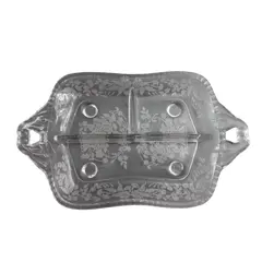 Foto de um(a) Petisqueira em cristal, da categoria de Travessas e tigelas. Petisqueira da dec 50. Toda em cristal. Com trabalhados floral. Excelente estado Medidas: 5,5cm de altura X 32cm... Vendido no marketplace Trésors.