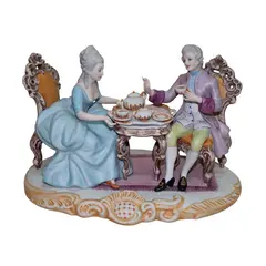 Foto de um(a) Escultura em biscuit Italiano Capodemonte, da categoria de Escultura. Antigo e belo grupo escultório em biscuit italiano CAPODEMONTE, adquirido na loja CASA DEL REGALO BORTOLO - VENEZIA,... Vendido no marketplace Trésors.