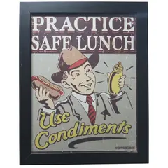 Foto de um(a) Quadro Decorativo Vintage - "Practice Safe Lunch - Use Condiments", da categoria de Fotografia. Dê um toque de humor retrô e personalidade ao seu ambiente com este quadro decorativo de estilo vintage. A peça apresenta... Vendido no marketplace Trésors.