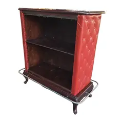 Foto de um(a) Relíquia Anos 60: Bar em Imbuia, Courvin de Época e Piseira de Metal, da categoria de Bares. Uma verdadeira obra de arte para sua casa. Este barzinho exclusivo transporta você diretamente para a sofisticação dos anos... Vendido no marketplace Trésors.