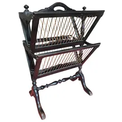 Foto de um(a) Raro Revisteiro Liceu de Artes e Ofícios, da categoria de Porta-Revistas. Excepcional revisteiro de chão, um exemplar legítimo da reconhecida mestria do Liceu de Artes e Ofícios de São Paulo. Esta... Vendido no marketplace Trésors.