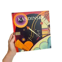 Foto de um(a) ​ Livro capa dura Wassily Kandinsky 2005 em português, da categoria de Livros. Livro capa dura de 2005 em português. Leves marcas do tempo e uso. 80 páginas. Vendido no marketplace Trésors.