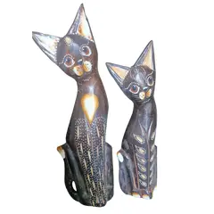 Foto de um(a) Casal de gatos Feng Shui, da categoria de Modelos e estatuetas. Diferente de outras culturas onde o gato pode ter conotações místicas complexas, em Bali ele é visto como um animal que... Vendido no marketplace Trésors.