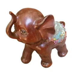 Foto de um(a) Elefante da Riqueza de Bali, da categoria de Modelos e estatuetas. Elefante pintado à mão. Em Bali, o elefante é uma figura sagrada, muito influenciada pelo deus hindu Ganesha (o removedor de... Vendido no marketplace Trésors.