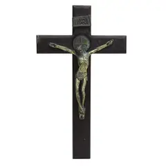Foto de um(a) Crucifixo em madeira nobre inscrição INRI, da categoria de Objetos religiosos e espirituais. Crucifixo em madeira nobre, com cristo em metal dourado e medalha e inscrição INRI também em metal.Medidas 26A X 15L. Vendido no marketplace Trésors.