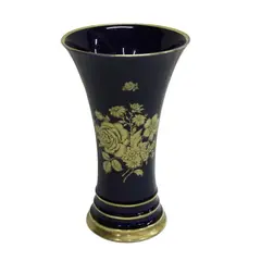Foto de um(a) Vaso cônico azul, da categoria de Urnas. Antigo vaso cônico em azul cobalto, com decoração de flores e farta douração. Base com frisos dourados . Da manufatura... Vendido no marketplace Trésors.