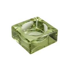 Foto de um(a) Cinzeiro quadrado em cristal facetado, da categoria de Cinzeiros. Belo cinzeiro quadrado em cristal facetado na tonalidade amarelo, ao gosto Moser. Apresenta imperceptível bicado. Medidas... Vendido no marketplace Trésors.