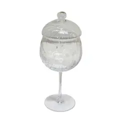 Foto de um(a) Compoteira em cristal, da categoria de Garrafas, potes e jarros. Delicada compoteira em cristal translúcido, com decoração em linhas curvas lapidadas . Da manufatura STANDARD HERING... Vendido no marketplace Trésors.