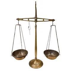 Foto de um(a) Antiga Balança de Precisão Mathias Hamacher, da categoria de Outros colecionáveis. Magnífica balança de pratos antiga, fabricada pela prestigiada marca alemã Mathias Hamacher, sediada em Solingen. Uma peça... Vendido no marketplace Trésors.