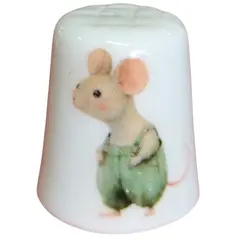 Foto de um(a) Dedal em Porcelana Decorado - Ratinho e Pássaro no Galho - Colecionável, da categoria de Outros colecionáveis. Esta peça colecionável destaca-se pelo design detalhado em ambos os lados, unindo simpatia e natureza em um único objeto... Vendido no marketplace Trésors.