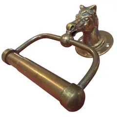 Foto de um(a) Antigo Suporte de Papel Higiênico em Bronze Maciço – Cabeça de Cavalo, da categoria de Suportes decorativos. Apresentamos um item de decoração funcional e cheio de personalidade: um suporte para papel higiênico confeccionado... Vendido no marketplace Trésors.