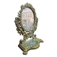 Foto de um(a) Espelho de Mesa Basculante em Bronze – Base com Concha e Pés em Garra, da categoria de Espelhos. Elegante espelho de mesa basculante (psiquê) confeccionado integralmente em bronze maciço, apresentando um trabalho de... Vendido no marketplace Trésors.