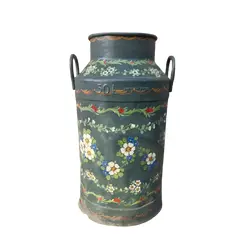Foto de um(a) Belo latão de leite antigo pintado à mão, da categoria de Vasos. Lindo latão de leite antigo, que foi transformado em um objeto decorativo através de uma técnica de pintura artesanal que... Vendido no marketplace Trésors.