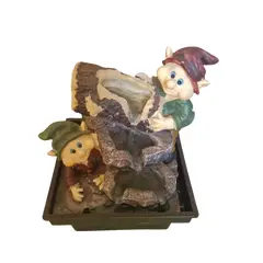 Foto de um(a) Linda fonte de água decorativa, da categoria de Outros objetos decorativos. Bela fonte de água decorativa feita de resina, com um design lúdico e rústico que remete a contos de fadas ou jardins... Vendido no marketplace Trésors.