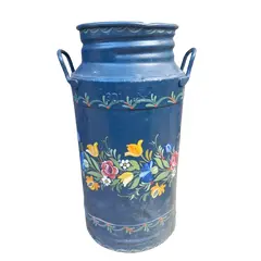 Foto de um(a) Linda lata de leite vintage 30L, da categoria de Outros colecionáveis. Lindo latão de leite antigo decorado com a técnica de pintura conhecida como Bauernmalerei. Originalmente utilizados para o... Vendido no marketplace Trésors.