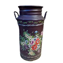 Foto de um(a) Lindo latão de leite vintage com pintura Bauer, da categoria de Outros colecionáveis. Lindo latão de leite antigo decorado com a técnica de pintura conhecida como Bauernmalerei. Originalmente utilizados para o... Vendido no marketplace Trésors.