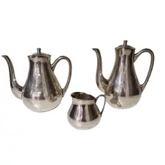 Foto de um(a) Lindo conjunto chá e café Wolff de metal espessurado a prata, da categoria de Bules. Belíssimo conjunto Wolff para chá e café confeccionado em metal espessurado à prata, estilo Art Déco do século XX. Composto... Vendido no marketplace Trésors.