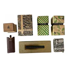 Foto de um(a) Antigos Perfumeiros Coleção De Perfume Francês Original, da categoria de Perfumeiros. Antiga e rara coleção com 7 frascos de perfumes franceses, alguns com resquício do perfume original. Muito colecionável. O... Vendido no marketplace Trésors.