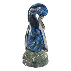 Foto de um(a) Antiga Escultura De Pato Decorativo Murano Italiano Art Deco, da categoria de Escultura. Antiga escultura artística representando pato em cristal de Murano em tons de azul. Peça muito decorativa e com bastante... Vendido no marketplace Trésors.
