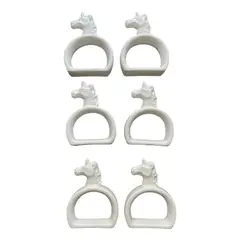 Foto de um(a) Antigo Conjunto 6 Porta Guardanapos Unicórnios Porcelana, da categoria de Anel para guardanapo. Conjunto com 6 lindos e decorativos porta guardanapos em porcelana, formato unicórnio. Impecáveis.Medida: 7x6cm. Vendido no marketplace Trésors.