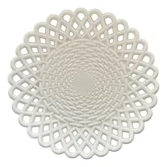 Foto de um(a) Antigo Prato Bowl Decorativo Em Opalina Francesa Branca, da categoria de Centro de mesa. Antigo prato decorativo em opalina francesa branca. Borda fenestrada. Linda peça para compor a decoração. Marca da... Vendido no marketplace Trésors.