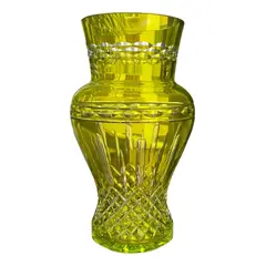 Foto de um(a) Antigo Vaso Jarro Decorativo Cristal Baccarat Verde Uralina, da categoria de Vasos. Antigo e belíssimo vaso decorativo em cristal doublé na cor verde uralina (não tem urânio) com lindo brilho natural e... Vendido no marketplace Trésors.