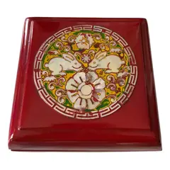 Foto de um(a) Antiga Caixa Japonesa Em Laca Oriental Coelho Madrepérola, da categoria de Cestos e Caixas. Antiga caixa decorativa porta joias ou caixa para qualquer finalidade em laca oriental de origem japonesa. Belíssima... Vendido no marketplace Trésors.