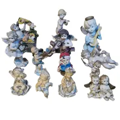 Foto de um(a) Anjinhos alados colecionáveis em resina, da categoria de Outros objetos decorativos. Encantador conjunto de pequenas estatuetas colecionáveis representando anjos e querubins, conhecidos como "putti" na arte... Vendido no marketplace Trésors.