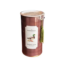 Foto de um(a) Vela Artesanal Exclusiva Loja Garimperia - 100% Vegetal, da categoria de Velas e fragrâncias para casa. A nova vela da Garimperia chega para celebrar o encanto dos pequenos detalhes que transformam qualquer ambiente. Pensada... Vendido no marketplace Trésors.