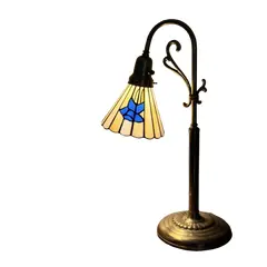 Foto de um(a) Luminária Estilo Tiffany em Pasta de Vidro Colorido Artesanal Base Latão e Bronze, da categoria de Abajures. Medidas: 51x27 cm (AxL) Excelente Estado de Conservação - Tomada Tipo A Sou apaixonada por peças que atravessam o tempo, e a... Vendido no marketplace Trésors.