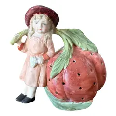 Foto de um(a) Antigo Paliteiro De Coleção Déposé Criança Em Biscuit Alemão, da categoria de Paliteiros. Antigo paliteiro de coleção em Biscuit alemão, ricamente moldado e pintado à mão. Original do início do século XX. Medidas... Vendido no marketplace Trésors.