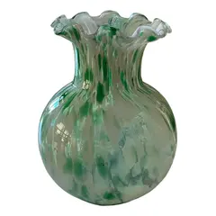 Foto de um(a) Antigo Vasinho Legítimo Murano Italiano Iridescente Art Deco, da categoria de Vasos. Antigo vasinho artístico de murano em um tom de verde claro incrível, com nuances em branco, e um leve iridescente,... Vendido no marketplace Trésors.