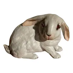 Foto de um(a) Antigo Raro Paliteiro De Coleção Coelho Em Biscuit Alemão, da categoria de Paliteiros. Antigo paliteiro de coleção no formato de coelho. Peça totalmente artística, moldado à mão em biscuit alemão com os olhos de... Vendido no marketplace Trésors.