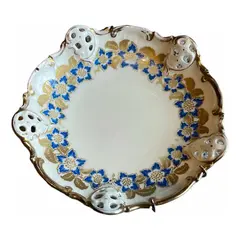 Foto de um(a) Arte Sacra Antigo Raro Pratinho Bowl Porcelana Rosenthal, da categoria de Porta-Jóias. Rosenthal. Antigo e raro pratinho decorativo, bowl em porcelana alemã com a borda fenestrada. Da famosa manufatura... Vendido no marketplace Trésors.