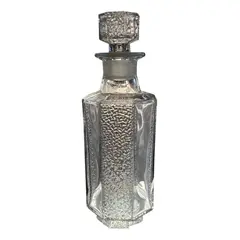 Foto de um(a) Antiga Garrafa Licoreira Em Vidro Alemão Satiné Art Deco, da categoria de Garrafas. Antiga garrafa licoreira em vidro alemão com detalhes satiné. Design artístico, com traços totalmente do período Art Deco.... Vendido no marketplace Trésors.