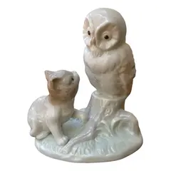 Foto de um(a) Antiga Escultura Coruja E Gato Sabedoria Porcelana Alemã, da categoria de Modelos e estatuetas. Gracioso bloco escultórico com linda cena representando coruja e gato. Porcelana alemã em tons terrosos, peça de excelente... Vendido no marketplace Trésors.