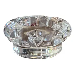 Foto de um(a) Antigo Cinzeiro Art Deco Para Charuto Cristal Orrefors, da categoria de Cinzeiros. ~ Orrefors ~ Aproximadamente 2kg de puro cristal sueco, de ótima qualidade, ricamente lapidado à mão, lindo brilho natural.... Vendido no marketplace Trésors.