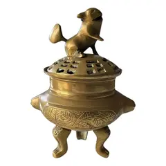 Foto de um(a) Antigo Raro Defumador Caixa De Bronze Com Escultura Cão Fó, da categoria de Cestos e Caixas. Antiga e especial caixa japonesa com decoração oriental, usada antigamente para defumador, peça atemporal, bem versátil e... Vendido no marketplace Trésors.