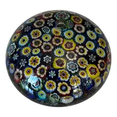 Foto de um(a) Antiga Esfera Peso De Papel Em Murano Italiano Millefiori, da categoria de Pesos de papel. ~ Millefiori ~ Murano italiano, significa “mil flores” Belíssimo peso de papel em Murano, ricamente feito à mão por mestres... Vendido no marketplace Trésors.