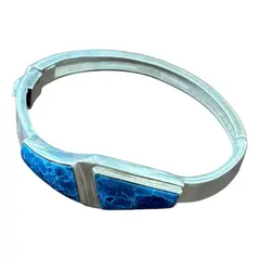 Foto de um(a) Antiga Pulseira Bracelete Art Deco Prata 925 Com Turquesa, da categoria de Outros colecionáveis. Lindíssima pulseira bracelete em prata de lei 925 com turquesa. Traços bem marcantes do período Art Deco. Peça vintage,... Vendido no marketplace Trésors.