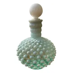 Foto de um(a) Antigo Raro Frasco Perfumeiro Garrafa Opalina Fenton Glass, da categoria de Garrafas. ~ Fenton Art Glass ~ Antigo perfumeiro de coleção em vidro opalescente branco com nuances em azul. Peça catalogada.... Vendido no marketplace Trésors.