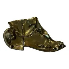 Foto de um(a) Antiga Escultura Placa Porta Cartões Rato E Gato De Botas, da categoria de Escultura. Antiga escultura artística porta cartões ou despojador em bronze maciço francês. Referência ao gato de botas. Peça de ótima... Vendido no marketplace Trésors.