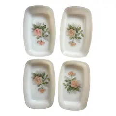 Foto de um(a) Arcopal France Antigo Conjunto De Tigelas Em Opalina, da categoria de Travessas e tigelas. ~ Arcopal France ~Antigo conjunto com quatro tigelas, petisqueiras em opalina francesa, com linda decoração floral. Peças... Vendido no marketplace Trésors.