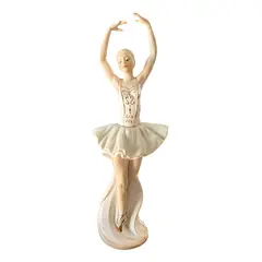 Foto de um(a) Antiga Escultura Bailarina Art Deco Porcelana Espanhola, da categoria de Escultura. ~ Os encantos de uma bailarina ~ Antiga e expressiva escultura em porcelana artística com filetes de ouro. Riqueza de... Vendido no marketplace Trésors.